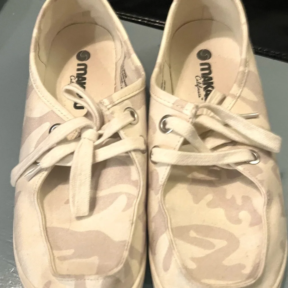 Women’s Beige Camouflage Lace-Up Sneakers - Picture 4 of 4